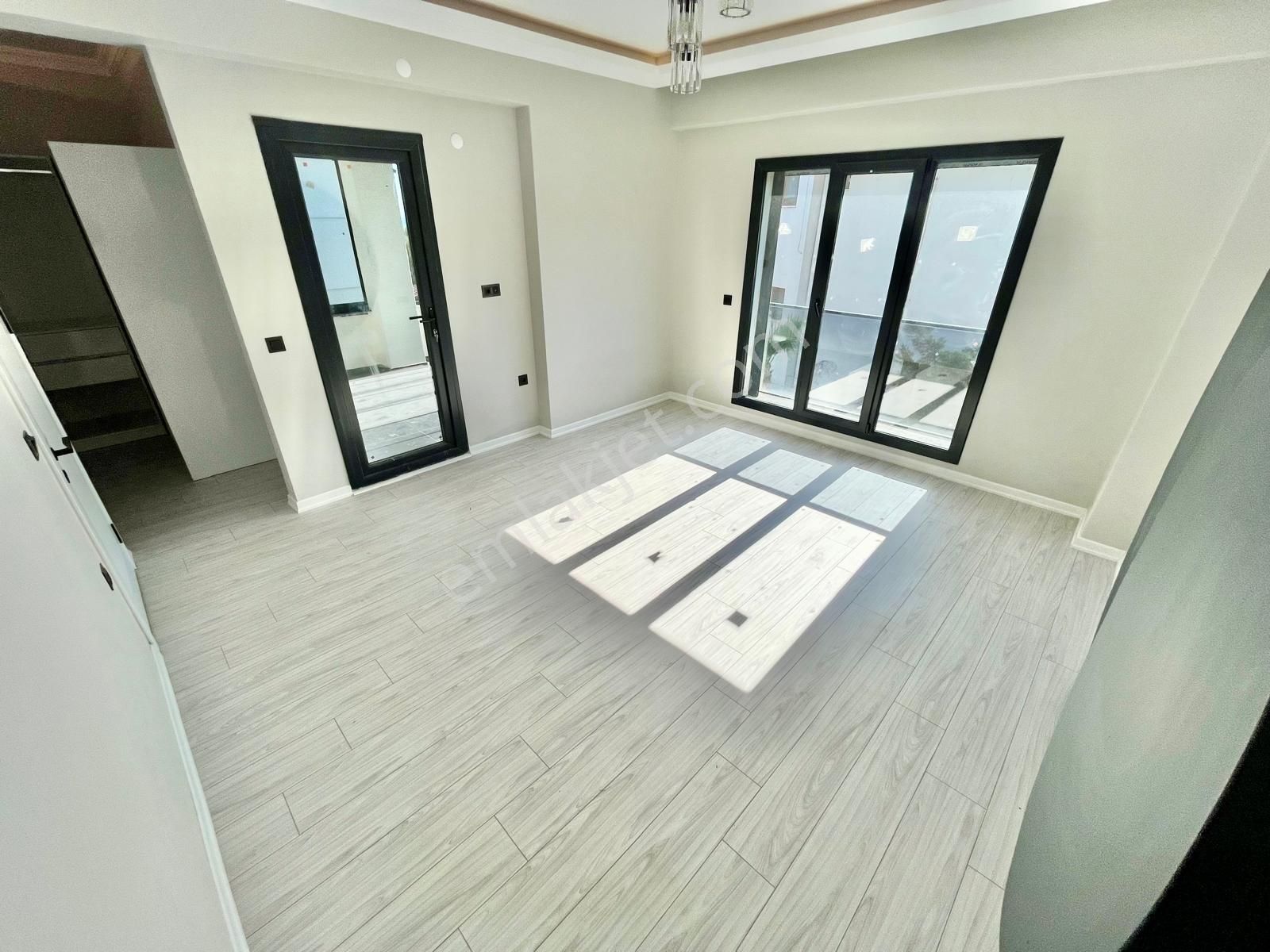 Gümüşden Kızılkeçilde Yüzme Havuzlu Kazdağlarına Komşu 4+1 Villa - Görsel 24