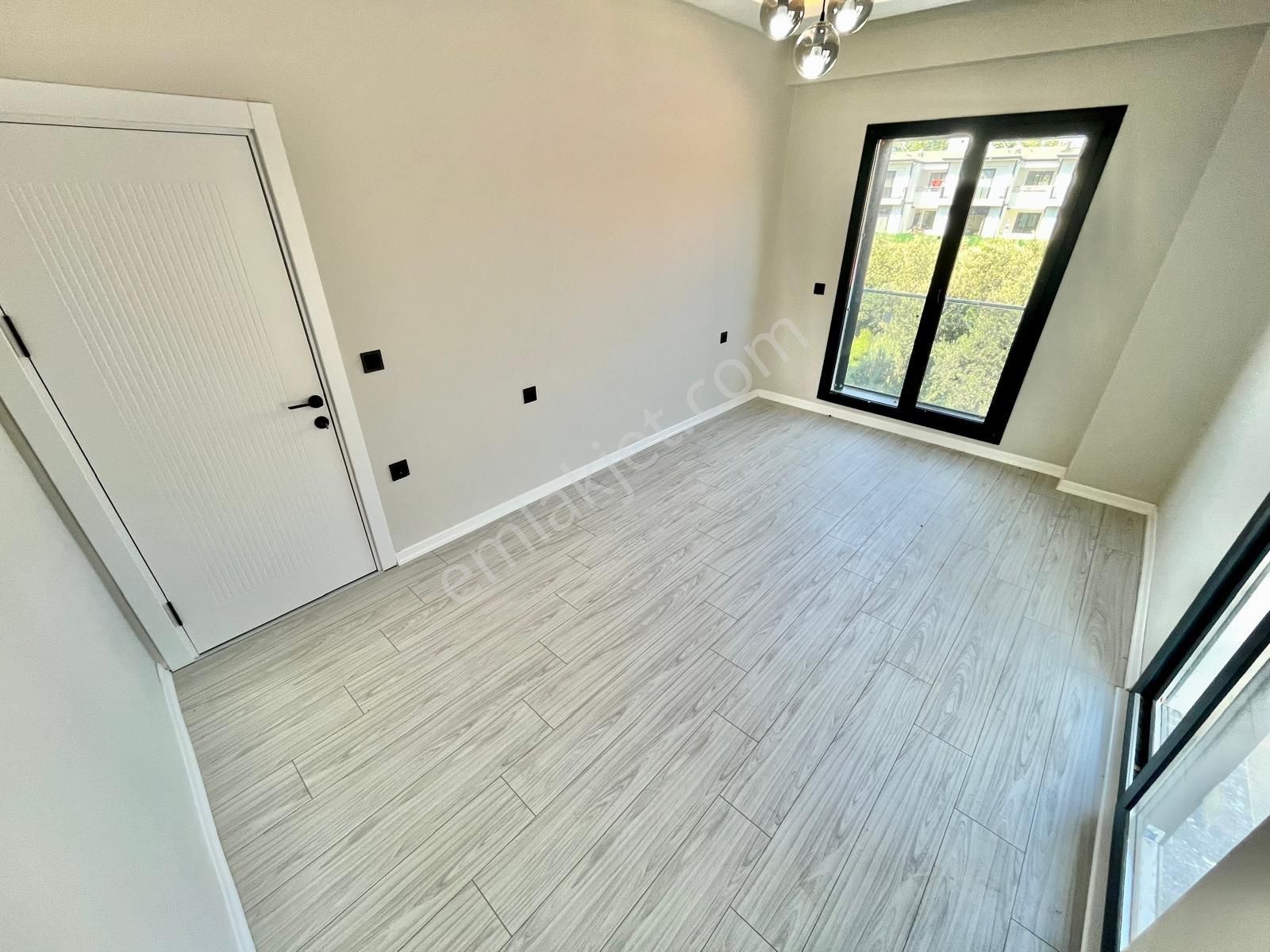 Gümüşden Kızılkeçilde Yüzme Havuzlu Kazdağlarına Komşu 4+1 Villa - Görsel 11