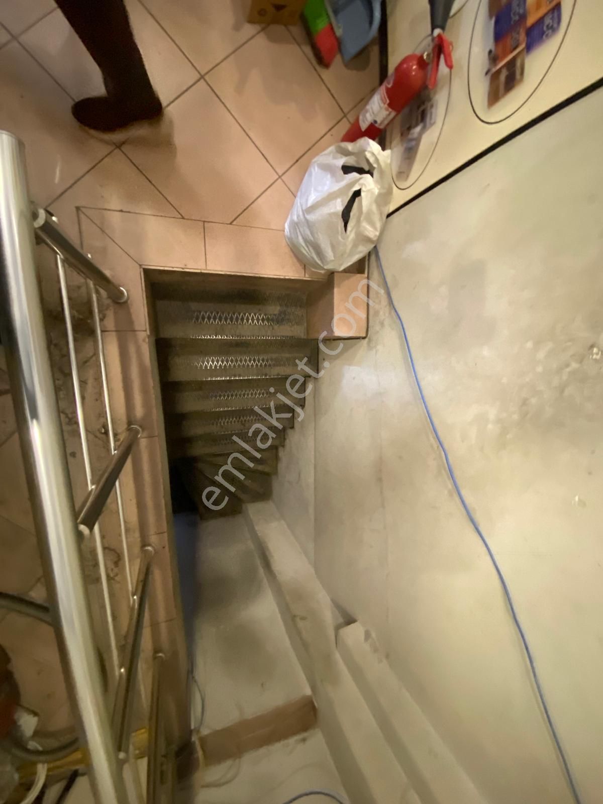 Güzelyalı Sahil Yolunda Araç Girebilen Çift Katlı Kiralık Dükkan - Görsel 15