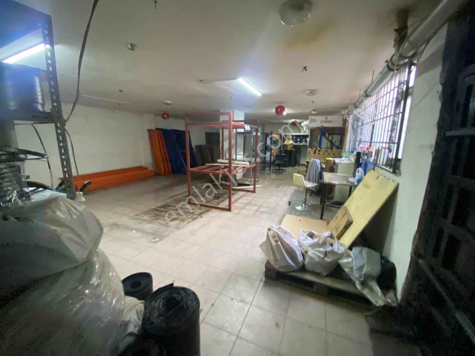 Güzelyalı Sahil Yolunda Araç Girebilen Çift Katlı Kiralık Dükkan - Görsel 13