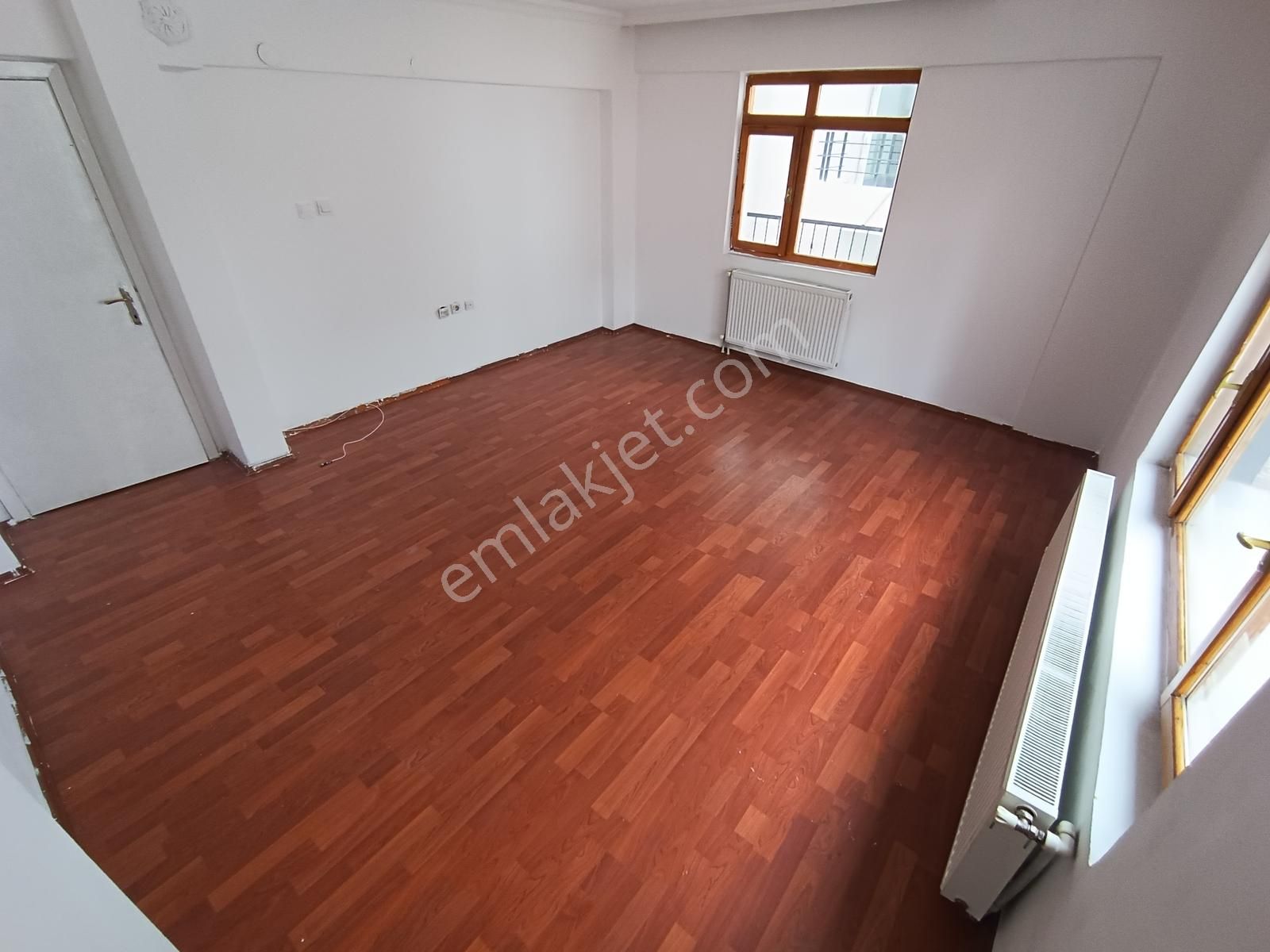 Pamuklar Mahallesi'nde Ara Katta Uygun Fiyatlı 3+1 Kiralık Daire