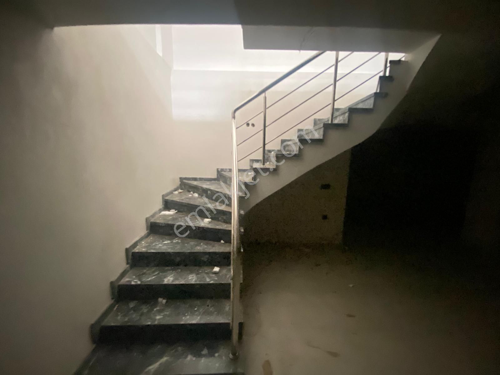 Buca Şirinyer Hürriyet Mah.de Namık Kemal Cadesi Üzerinde 150m2+250m2 Depolu Kiralık Dükkan - Görsel 27