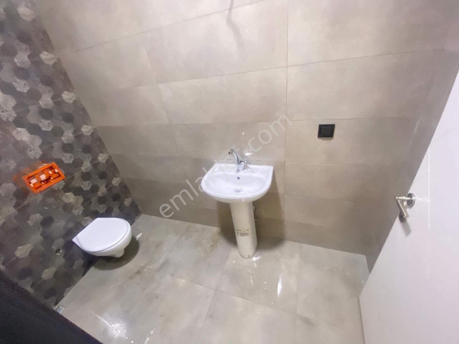 Buca Şirinyer Hürriyet Mah.de Namık Kemal Cadesi Üzerinde 150m2+250m2 Depolu Kiralık Dükkan - Görsel 25