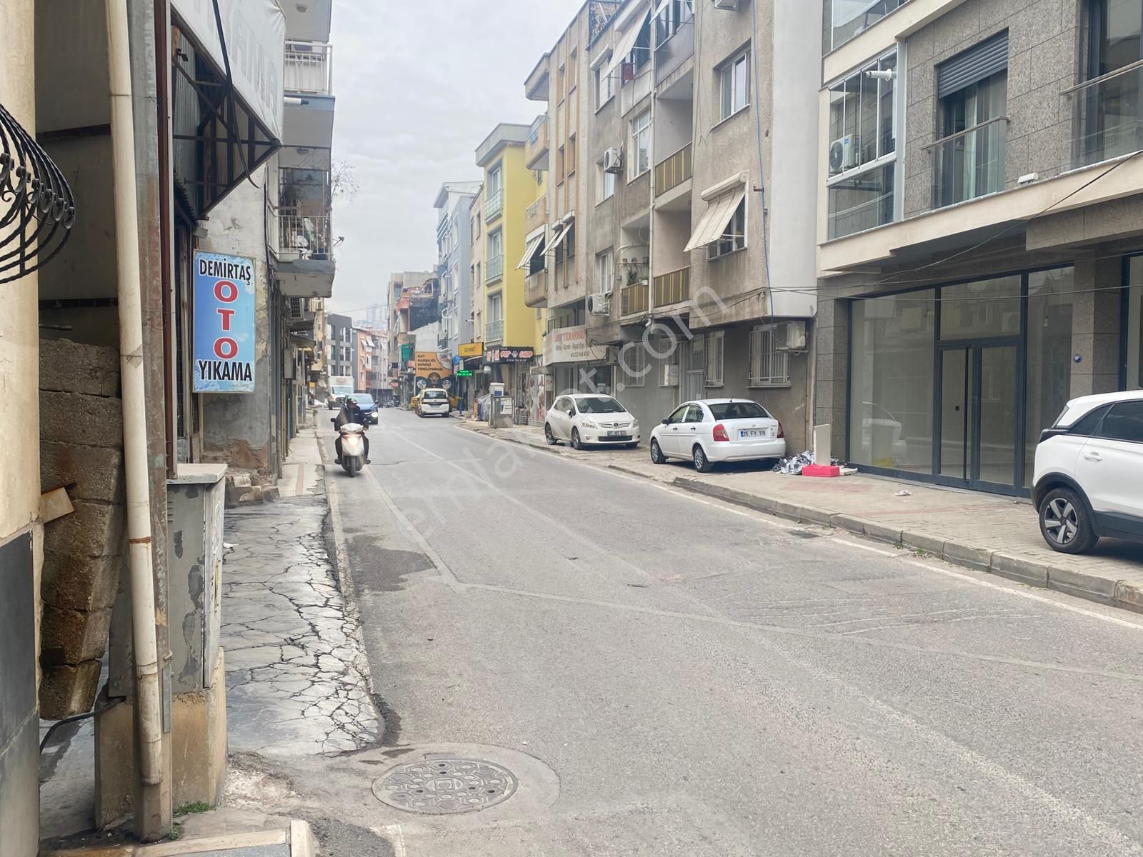 Buca Şirinyer Hürriyet Mah.de Namık Kemal Cadesi Üzerinde 150m2+250m2 Depolu Kiralık Dükkan - Görsel 31