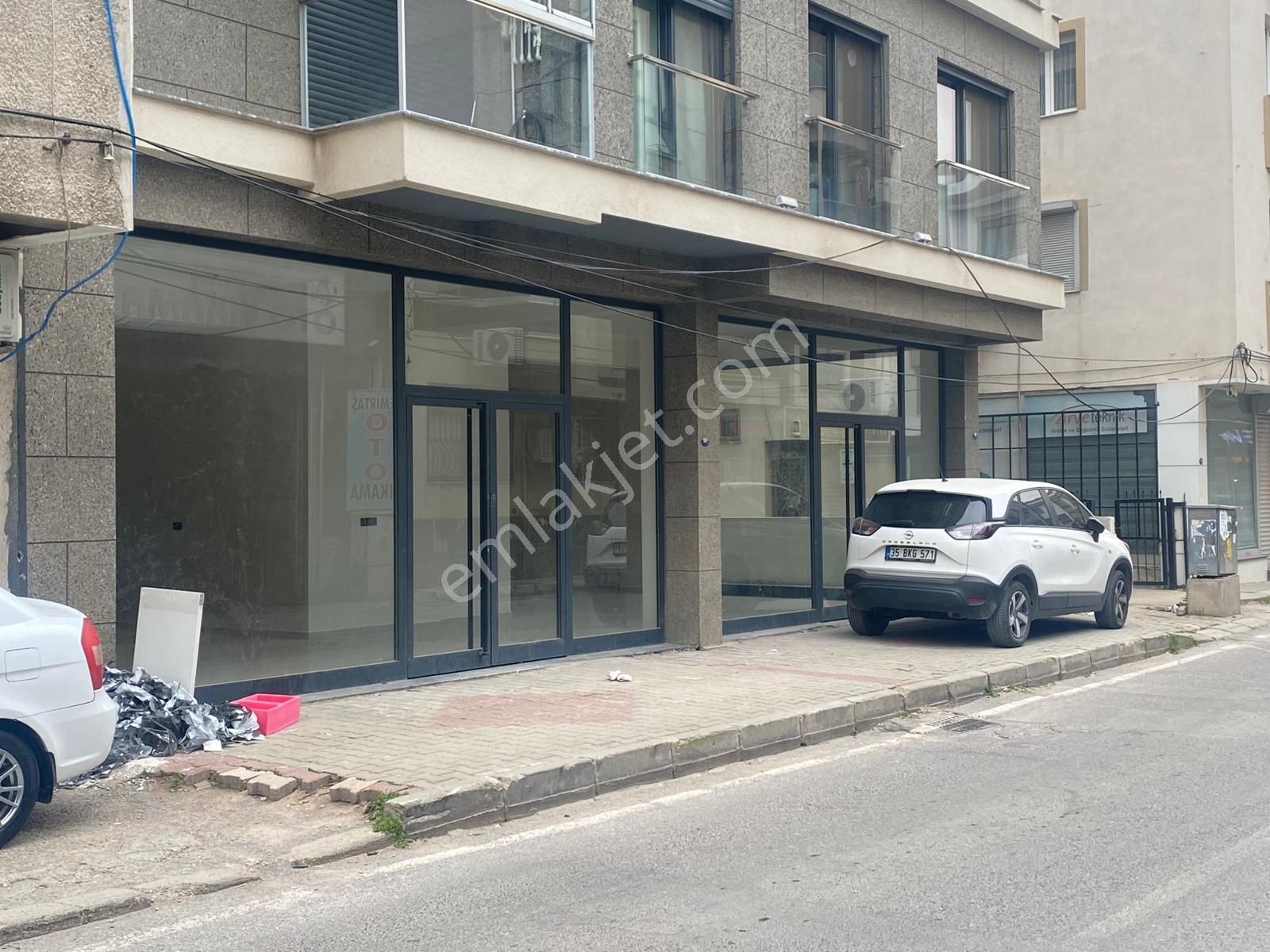 Buca Şirinyer Hürriyet Mah.de Namık Kemal Cadesi Üzerinde 150m2+250m2 Depolu Kiralık Dükkan - Görsel 33