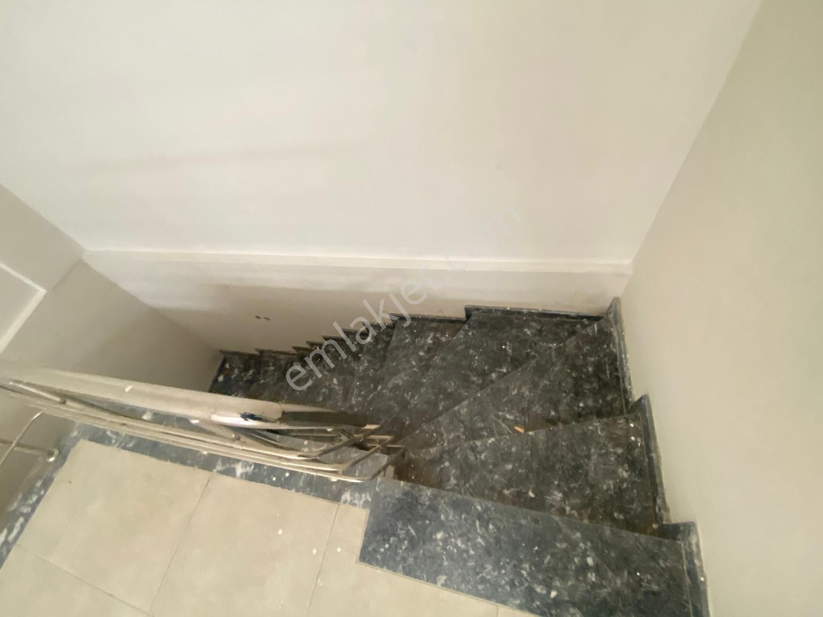 Buca Şirinyer Hürriyet Mah.de Namık Kemal Cadesi Üzerinde 150m2+250m2 Depolu Kiralık Dükkan - Görsel 26