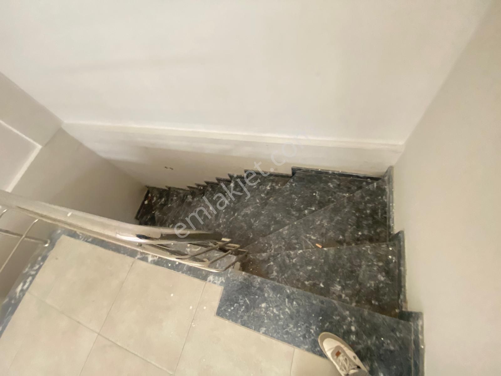 Buca Şirinyer Hürriyet Mah.de Namık Kemal Cadesi Üzerinde 150m2+250m2 Depolu Kiralık Dükkan - Görsel 28