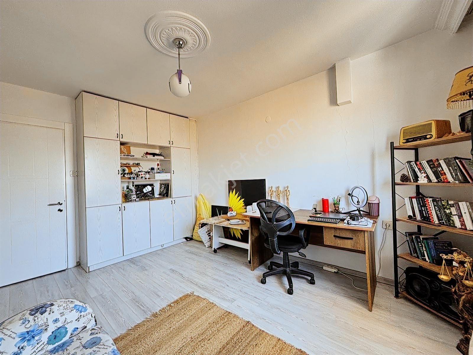 Demirler'den Cadde Üzerinde Satılık Teraslı 2+1 Daire - Görsel 15