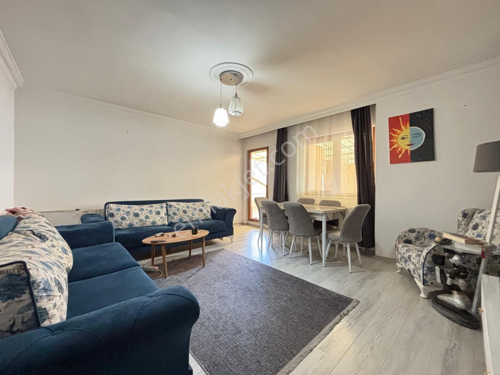 Demirler'den Cadde Üzerinde Satılık Teraslı 2+1 Daire