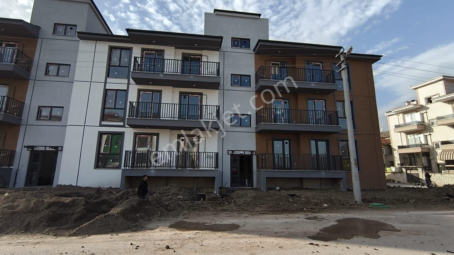 Sakarya Royal Gayrimenkul'den Çarşı Merkez'e Yakın Kiralık Daire