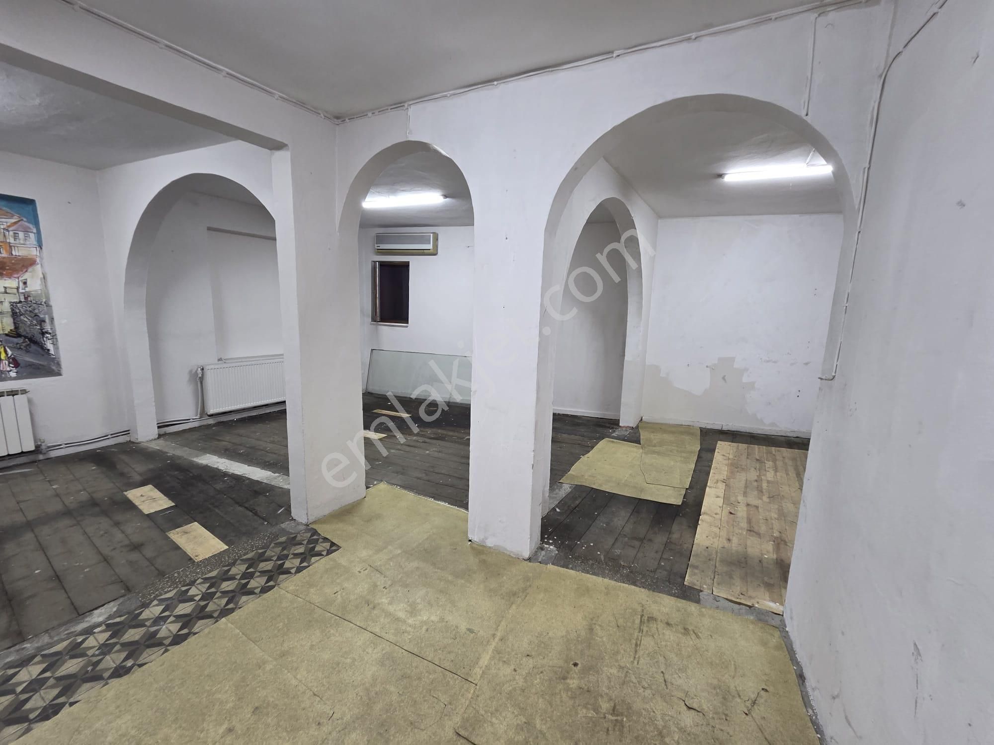 Uzun Sokak'da 90 M2 Kiralık Ofis/depo - Görsel 12