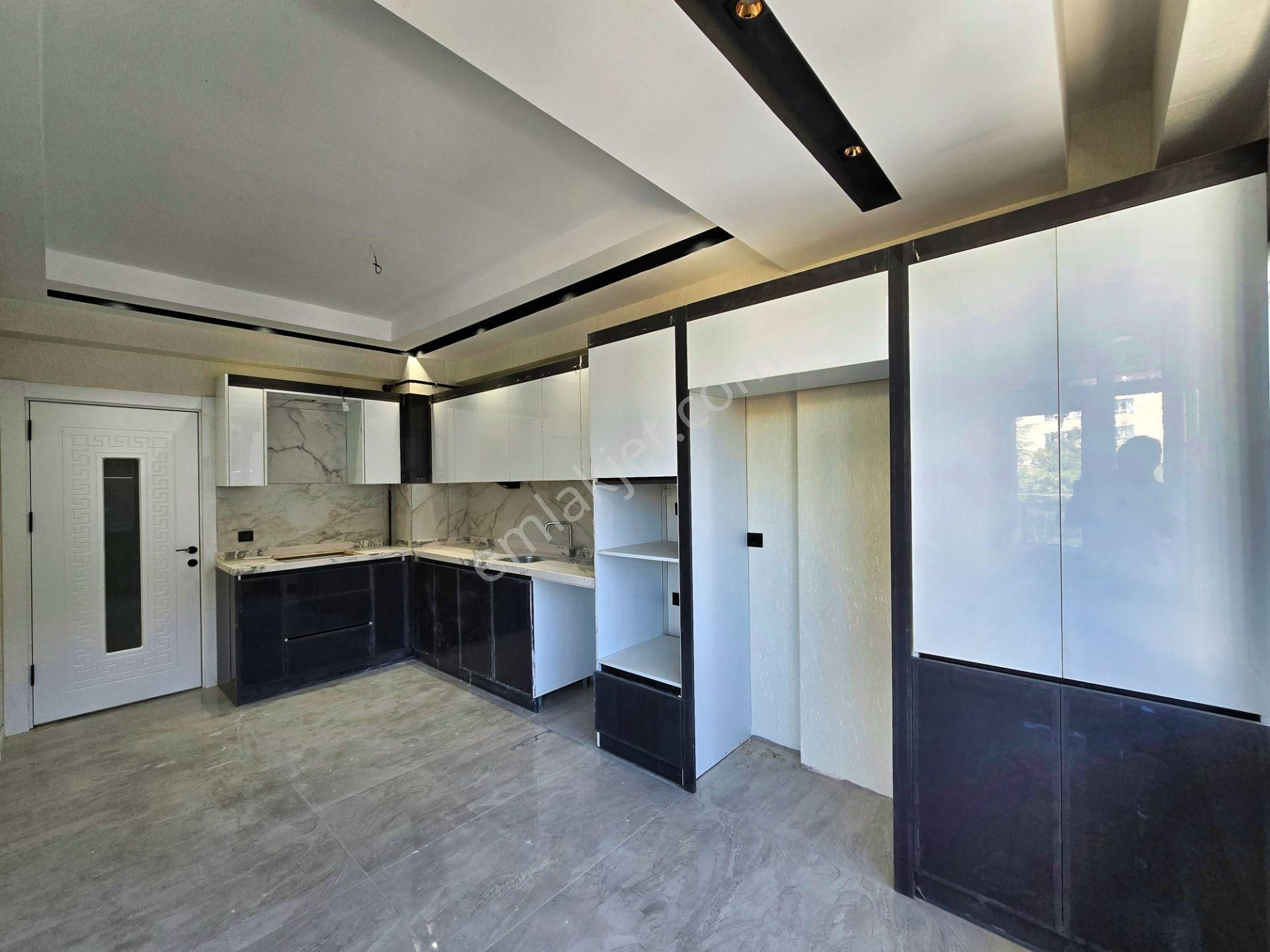 İşyapar Gayrimenkulden Selahaddin Eyyubi Mahallesinde Merkezi Konumda Lüks 3+1 Daire 🔥