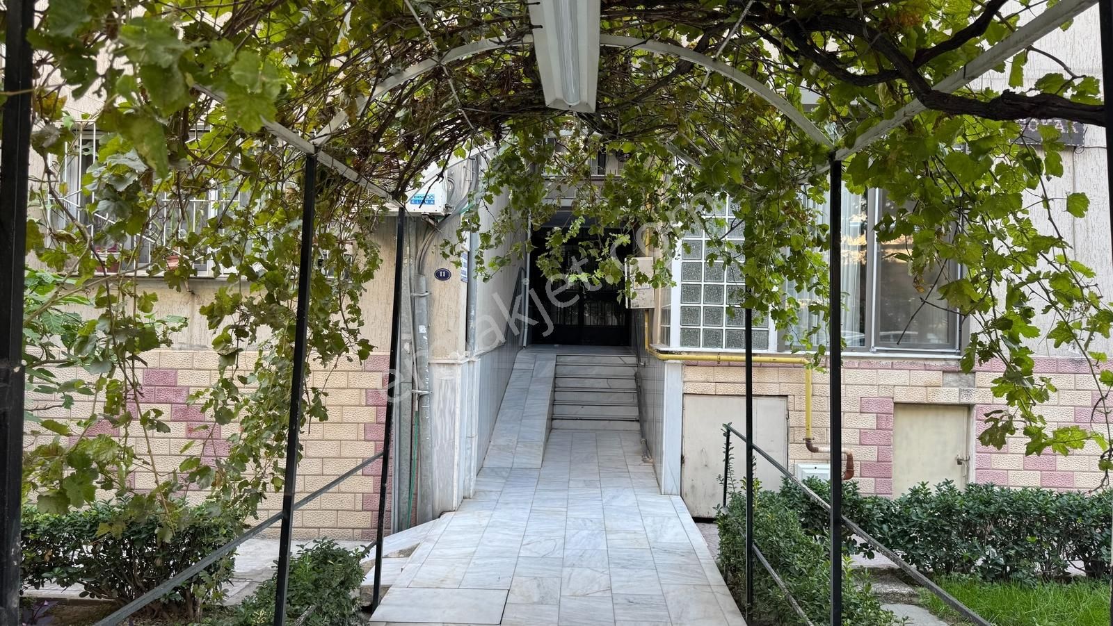 Bornova Kazımdirik Mahallesinde Asansörlü Kiralık 3+1 Daire - Görsel 13