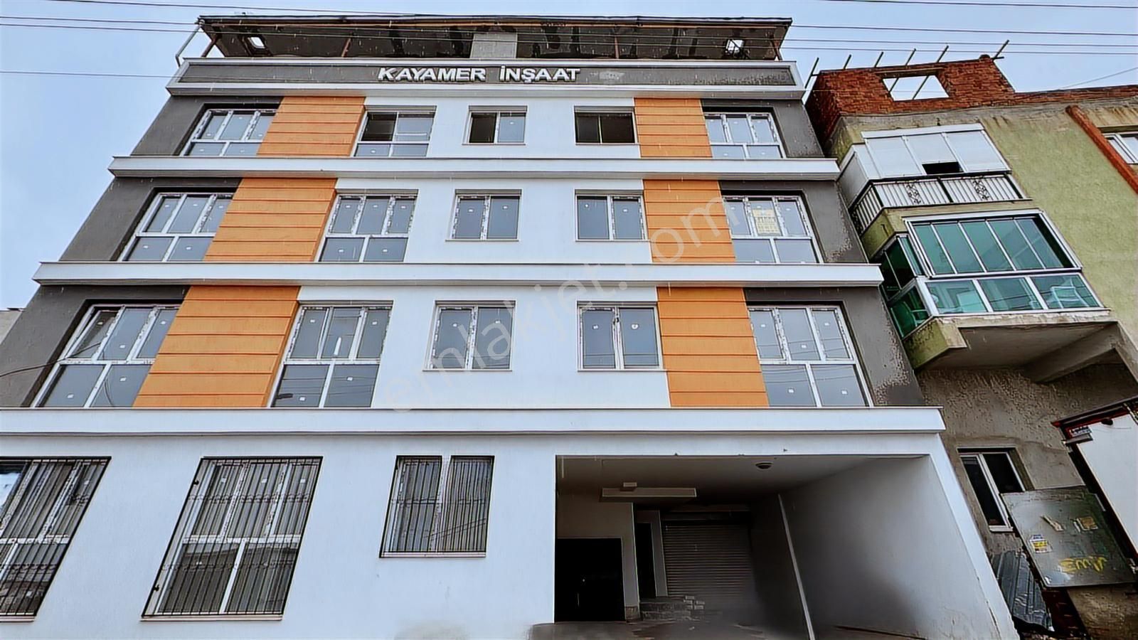 Bayraklı Cengizhan Mah.'de Oturuma Hazır Sıfır Satılık 2+1 Daire