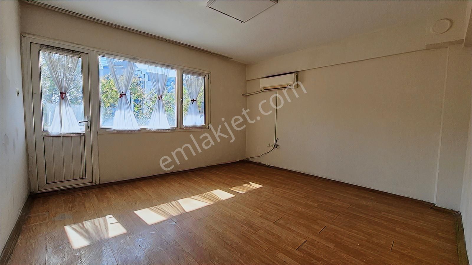 Bayraklı Adliye Sarayı Yakını 2+1 Ara Kat Daire