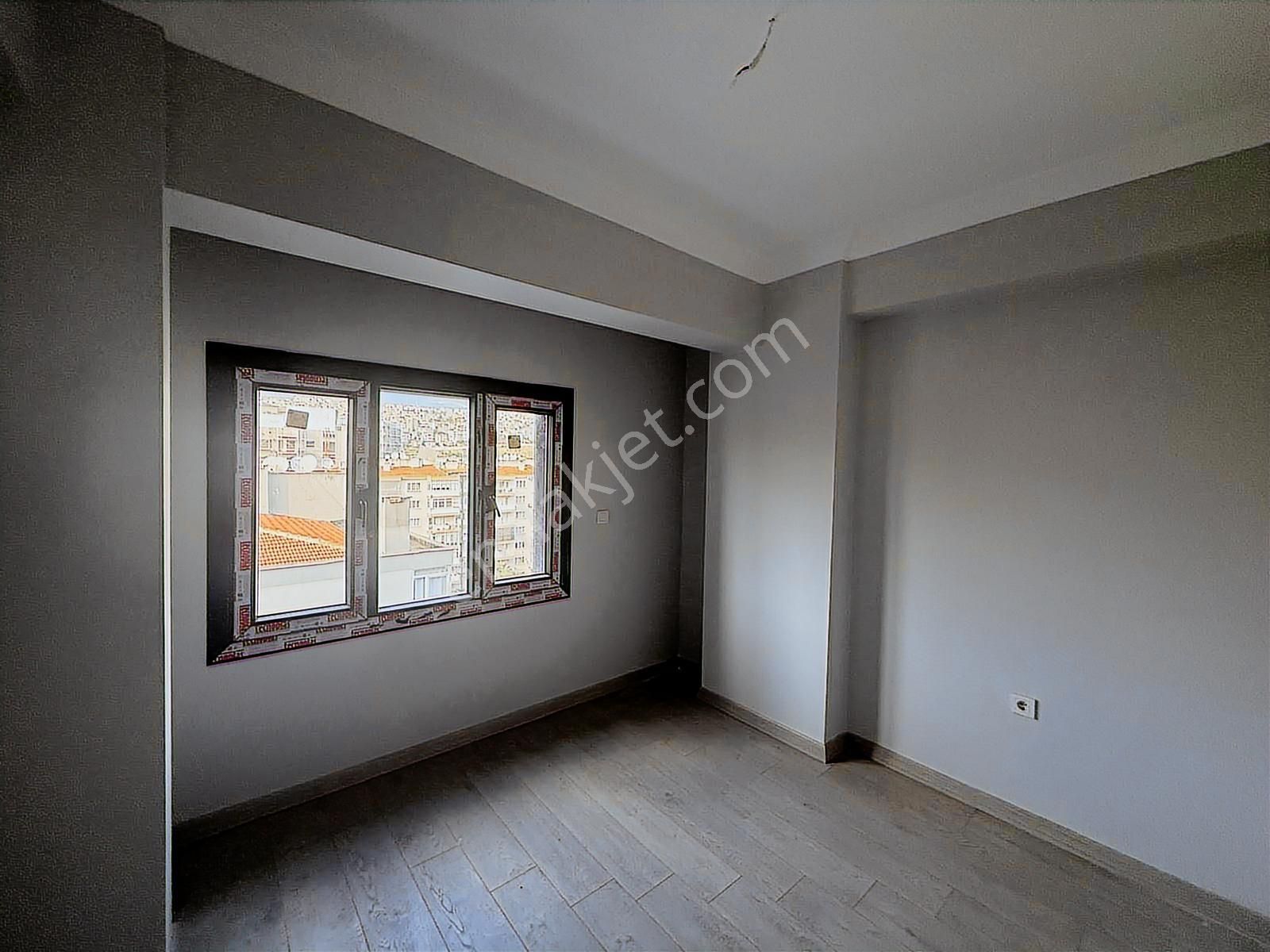 Bayraklı Manavkuyu Satılık 3+1 Daire - Görsel 8