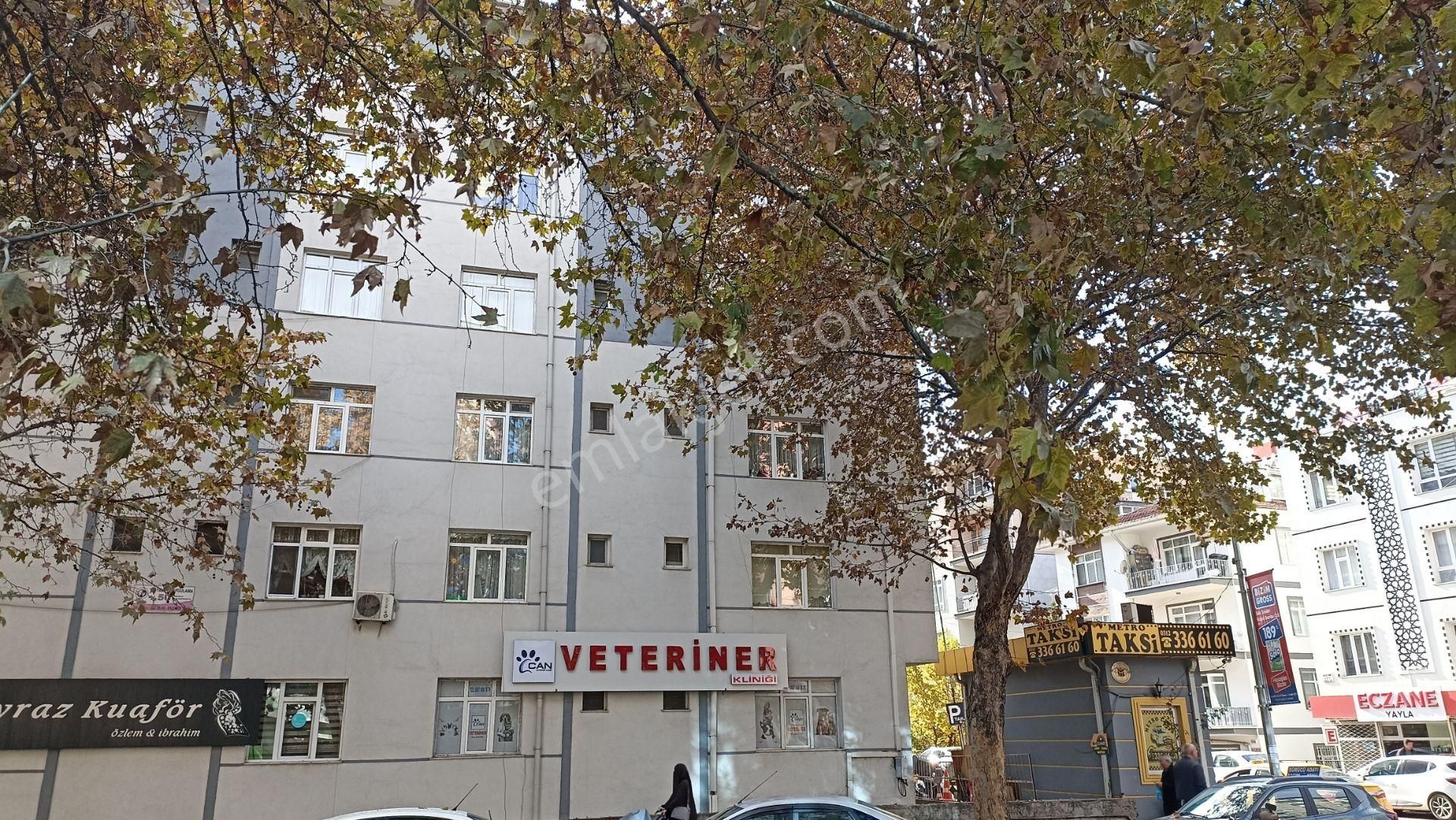 Demetevler Vatan Cadde Üzeri Metro Yanı Satılık 3+1 Daire