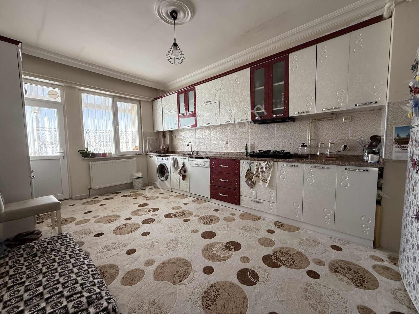 Buhara Mahallesi Cadde Üzeri Ultra Geniş 4+1 Daire - Görsel 2