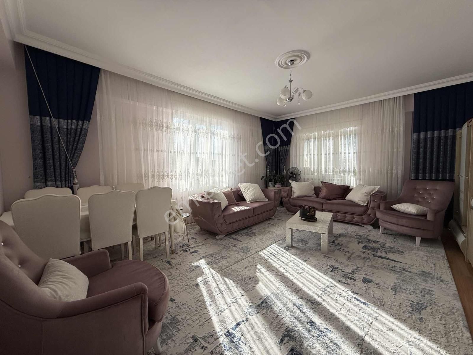 Buhara Mahallesi Cadde Üzeri Ultra Geniş 4+1 Daire