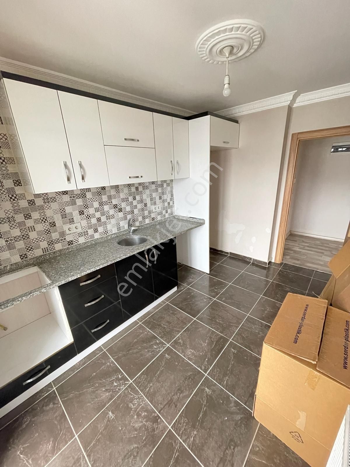 Koru Emlak'tan Merkezi Konumda Geniş Ferah Kiralık 2+1 Daire - Görsel 35