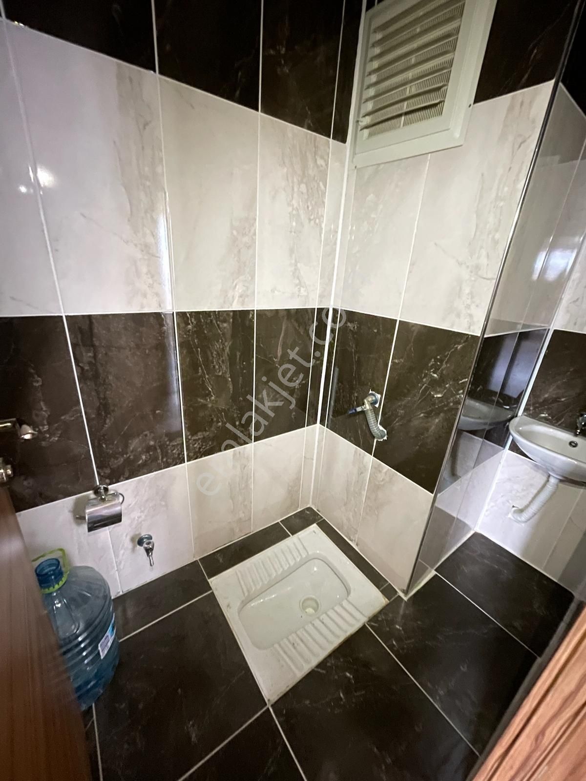 Koru Emlak'tan Merkezi Konumda Geniş Ferah Kiralık 2+1 Daire - Görsel 18