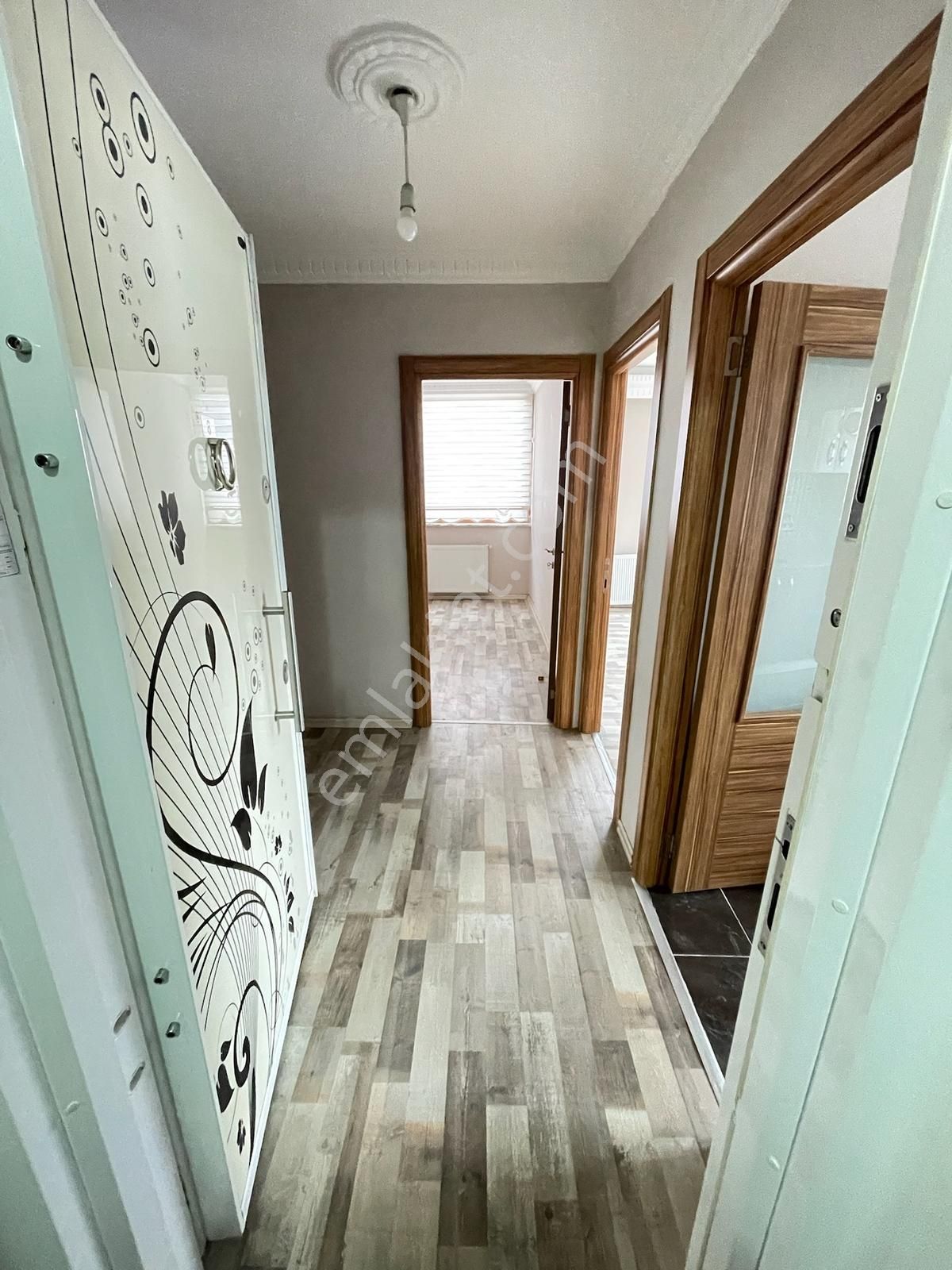 Koru Emlak'tan Merkezi Konumda Geniş Ferah Kiralık 2+1 Daire - Görsel 7