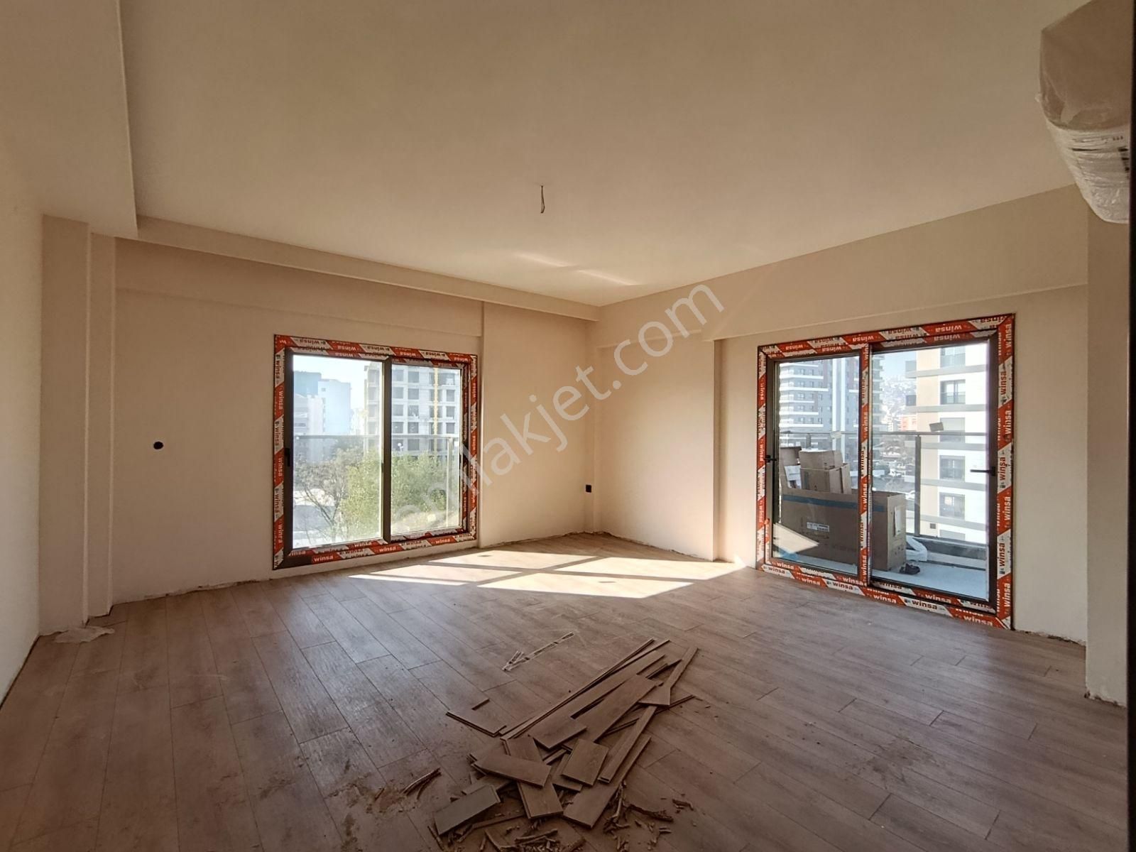 Bayraklı'da Merkezi Lokasyonda Satılık 2+1 Sıfır Daire - Görsel 23