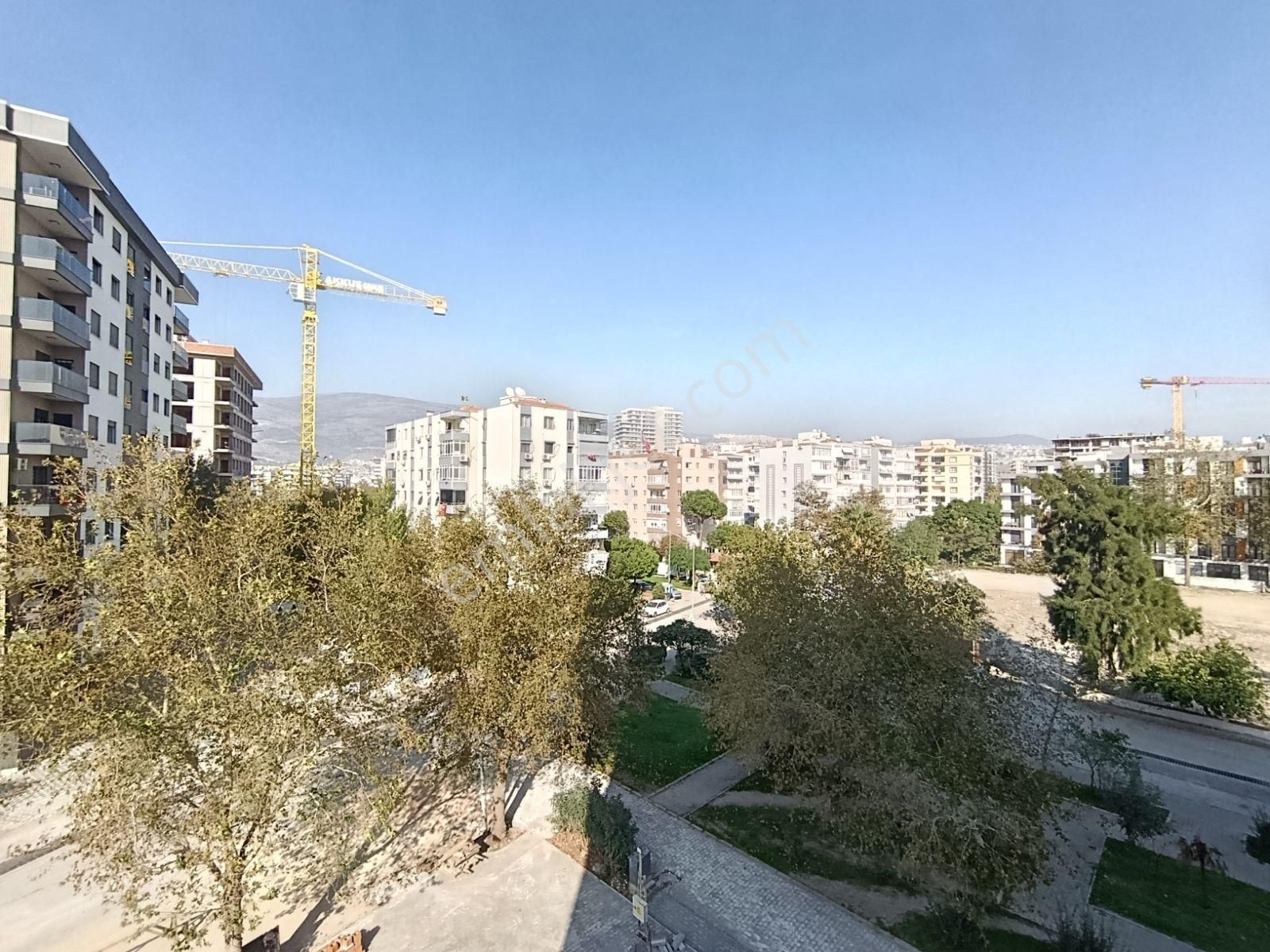 Bayraklı'da Merkezi Lokasyonda Satılık 2+1 Sıfır Daire - Görsel 12