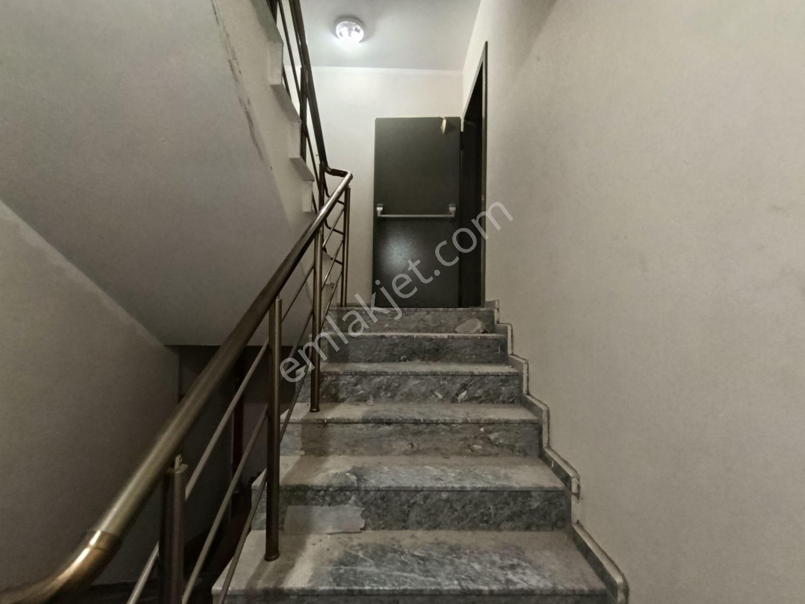 Bayraklı'da Merkezi Lokasyonda Satılık 2+1 Sıfır Daire - Görsel 9