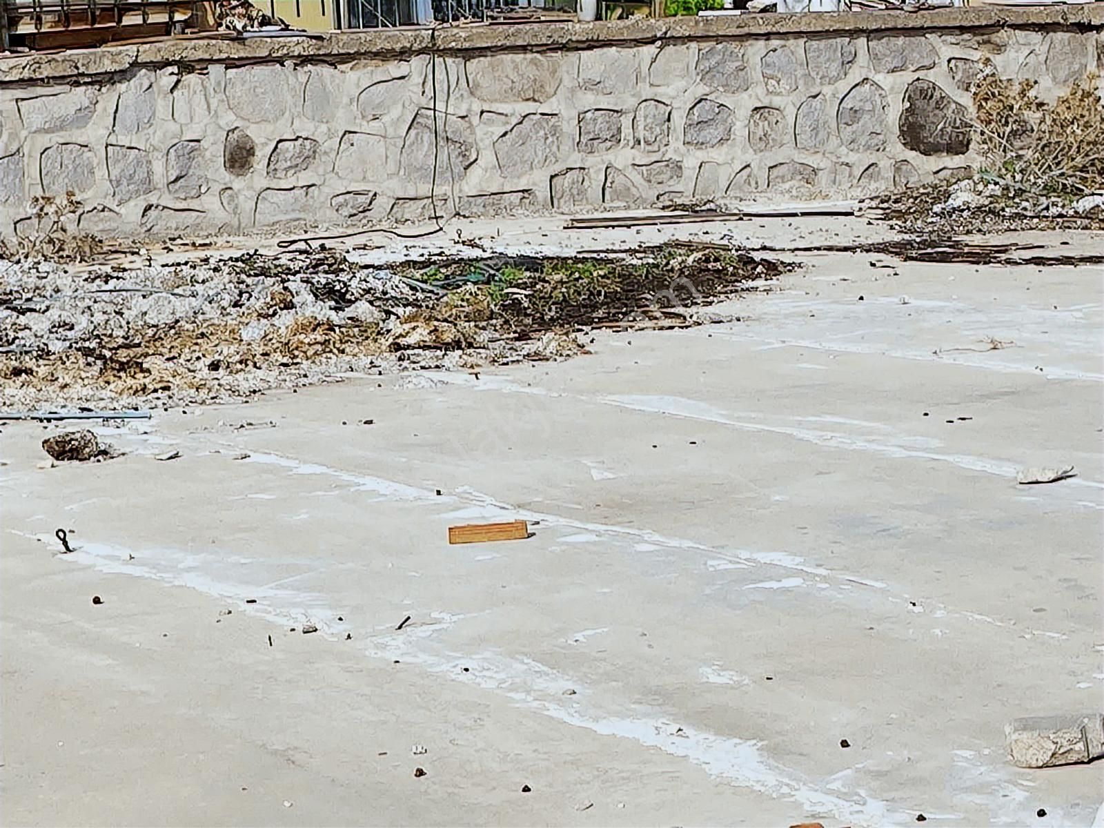 Bornova Laka Mahallesinde Satılık Yatırım Amaçlı Arsa.