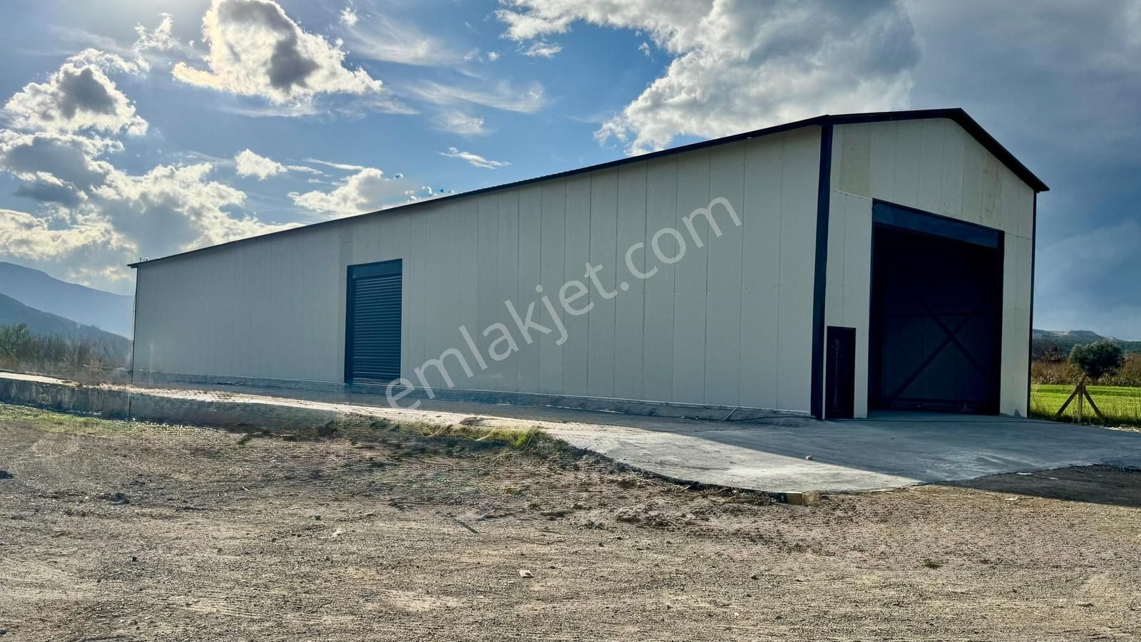 Kemalpaşa Ulucak'da 7800 M2 Açık 460 M2 Kapalı Kiralık Depo - Görsel 15