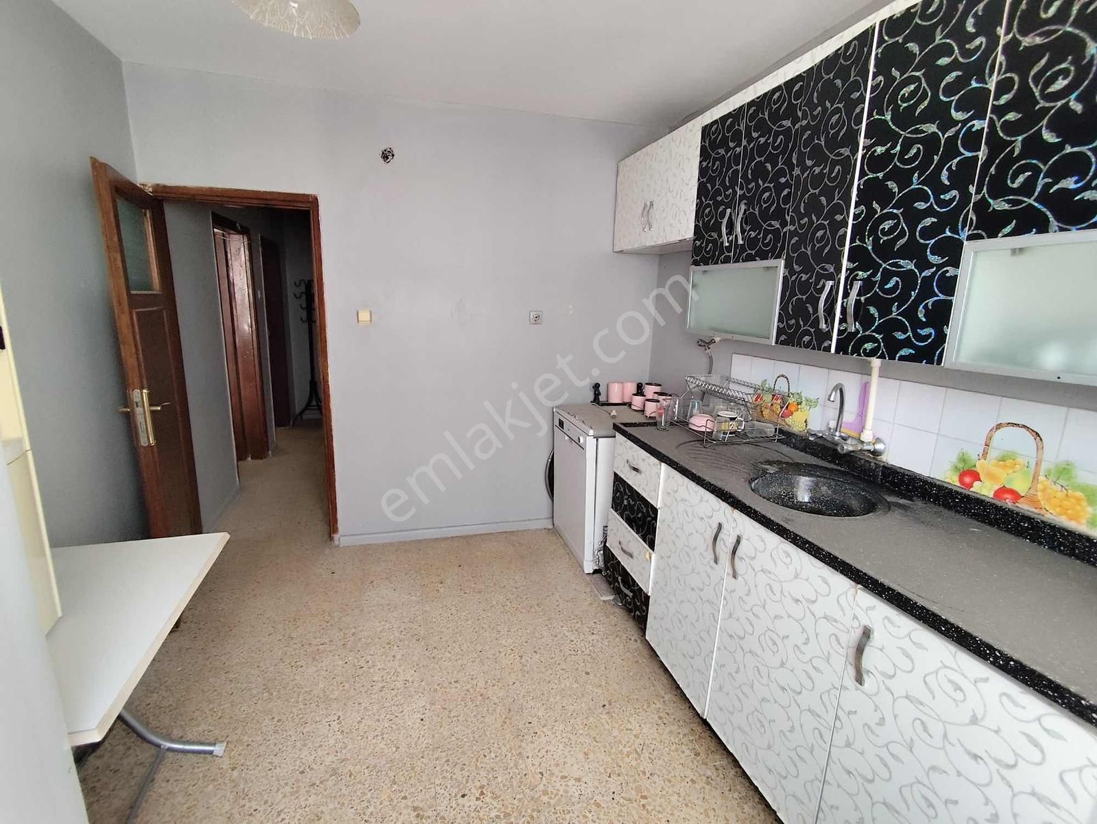 Lavinia İsmetpaşa Mahallesin'de 3 Katlı Bahçeli Satılık Müstakil - Görsel 3