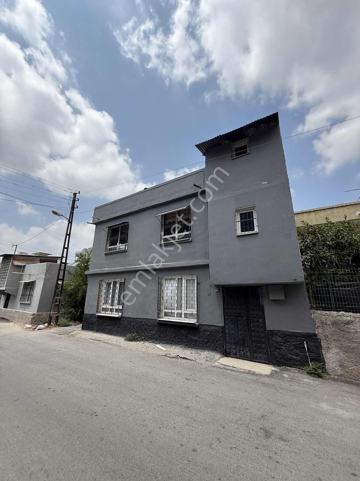 Lavinia Şakirpaşa Mahallesi 2 Katlı Bahceli Satılık Müstakil