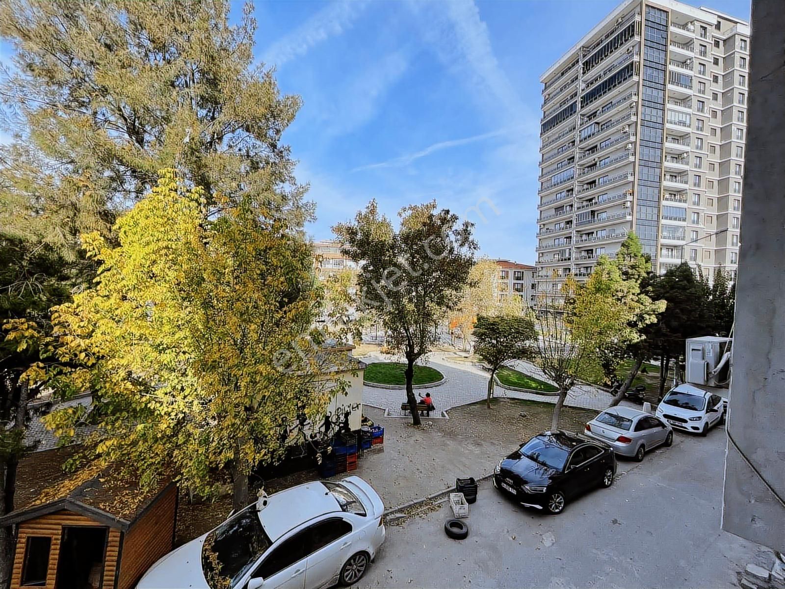 Buca Hürriyet Mahallesi 3 Cepheli Satılık 1+1 Daire - Görsel 16