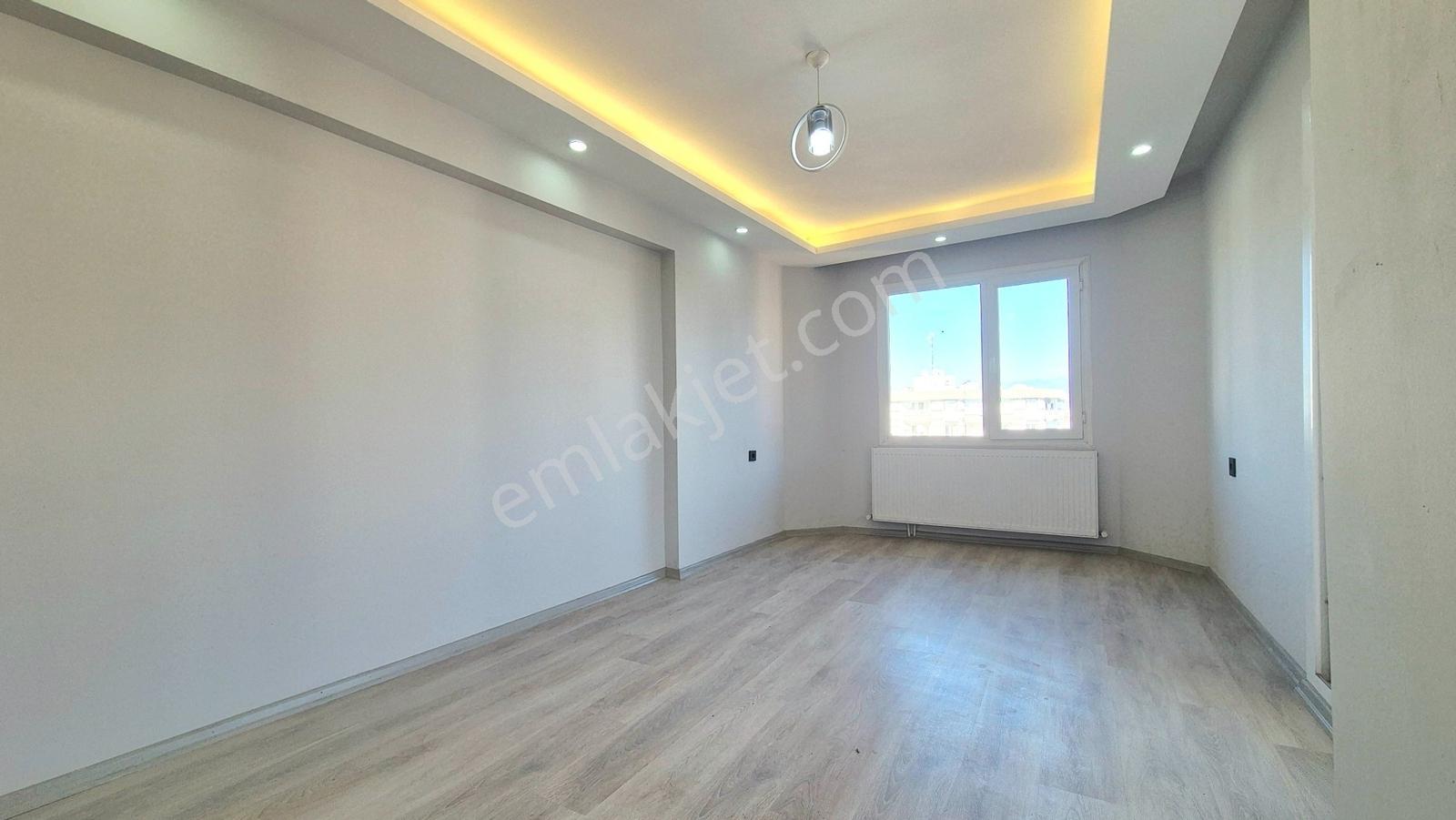 Torbalı'da Site İçinde Nitelikli Tadilatlı Satılık 2+1 Daire - Görsel 17