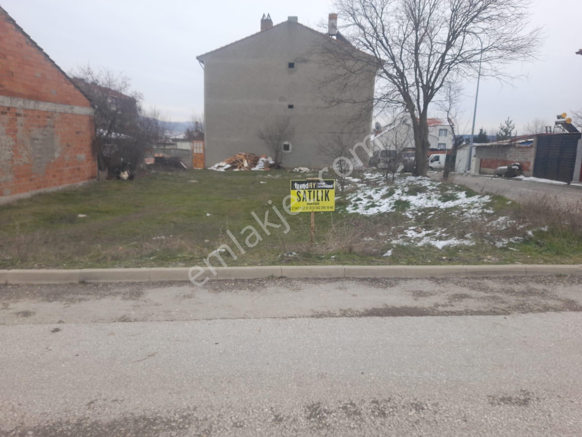 Trenday Emlak'tan Ertuğrul Caddesi Köşe Konumda 225 M2 Arsa