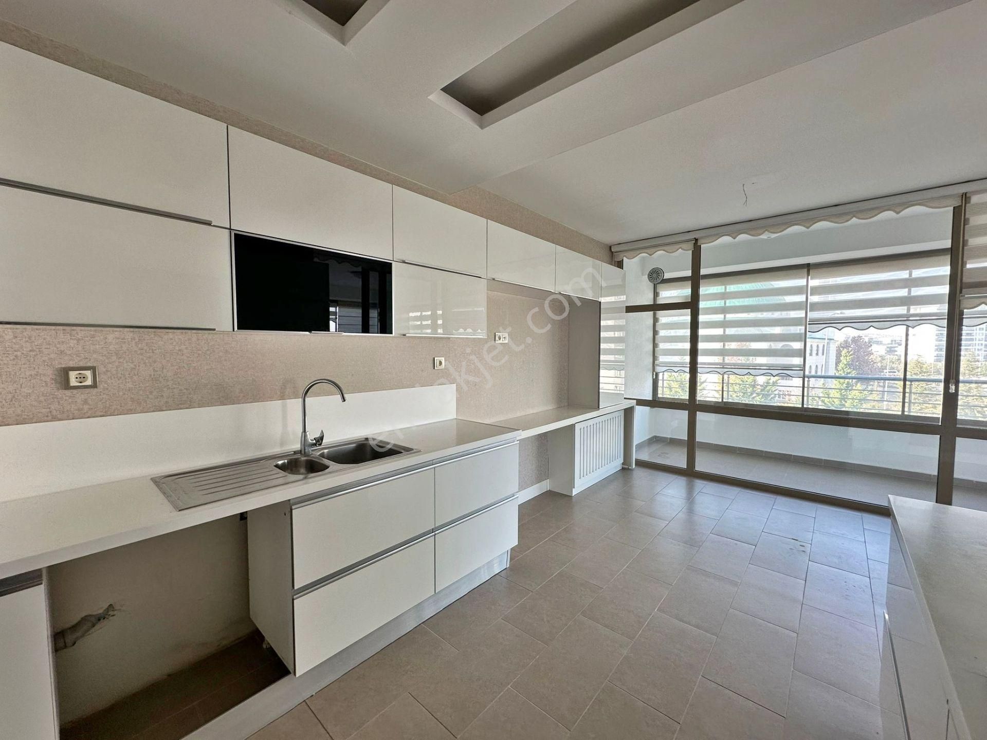 Irmak Emlak- Bağlıca Aksın Dora Kontlarında Satılık Ara Katta 4+1 Daire - Görsel 3