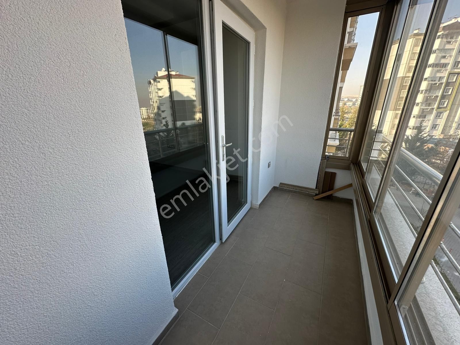 Irmak Emlak- Bağlıca Aksın Dora Kontlarında Satılık Ara Katta 4+1 Daire - Görsel 31