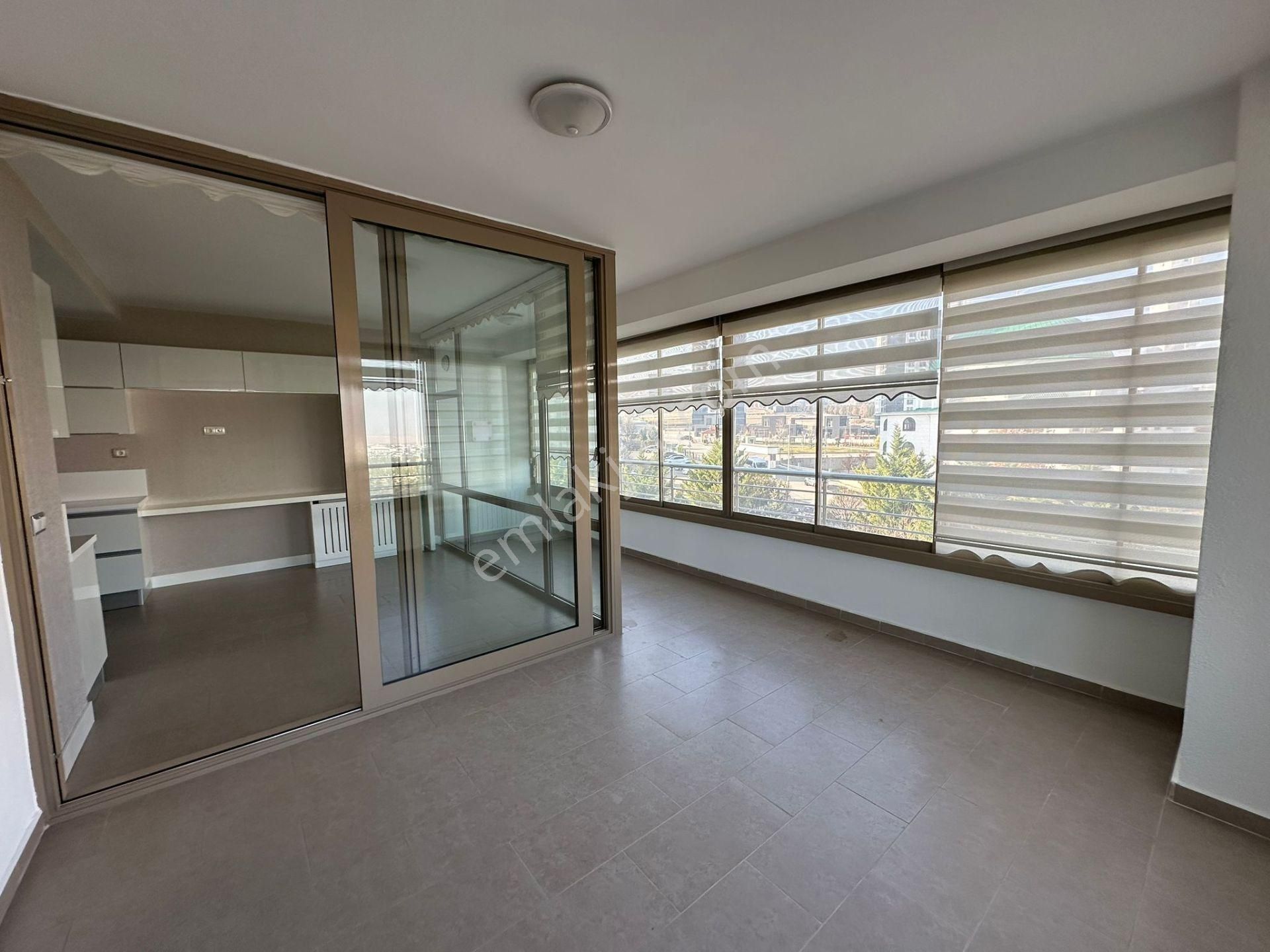 Irmak Emlak- Bağlıca Aksın Dora Kontlarında Satılık Ara Katta 4+1 Daire - Görsel 6