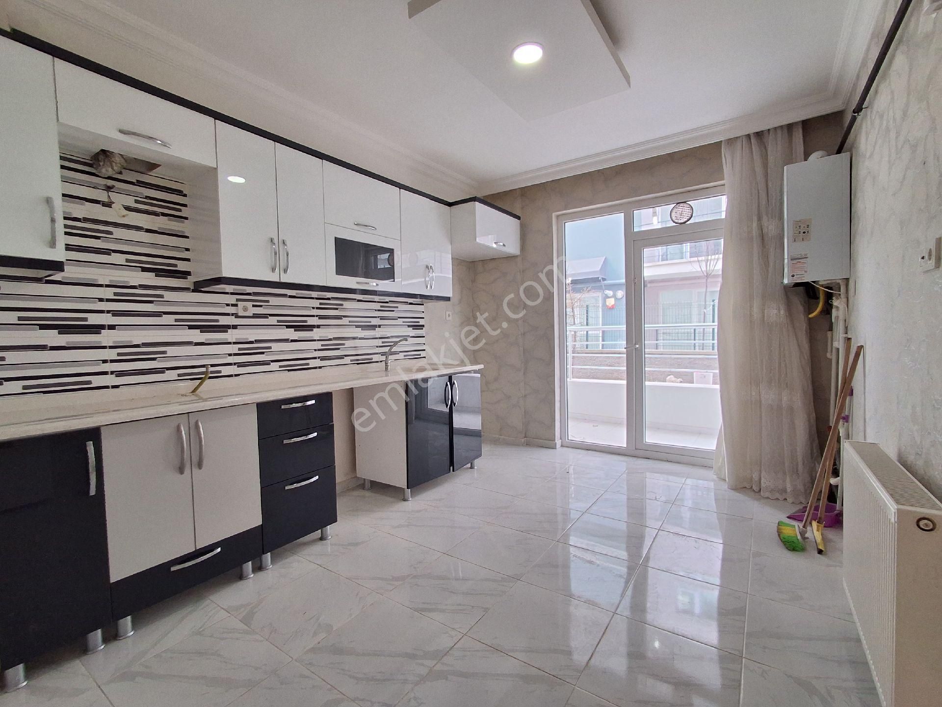 Karapürçek Atçifligi Yanı 3+1 Kot1 De Asansörlü Kombi Vestiyer Ç.banyolu - Görsel 2