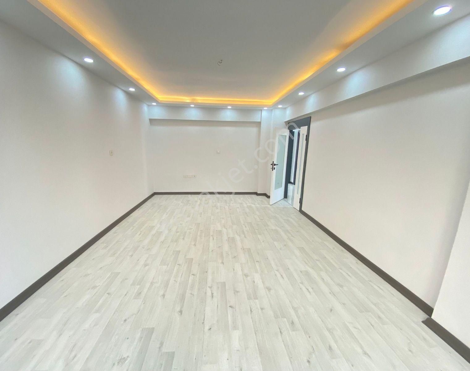 Cadde Üzerinde Hızlı Tren Ve 14. Cadde Yakınında 3+1 - Görsel 12