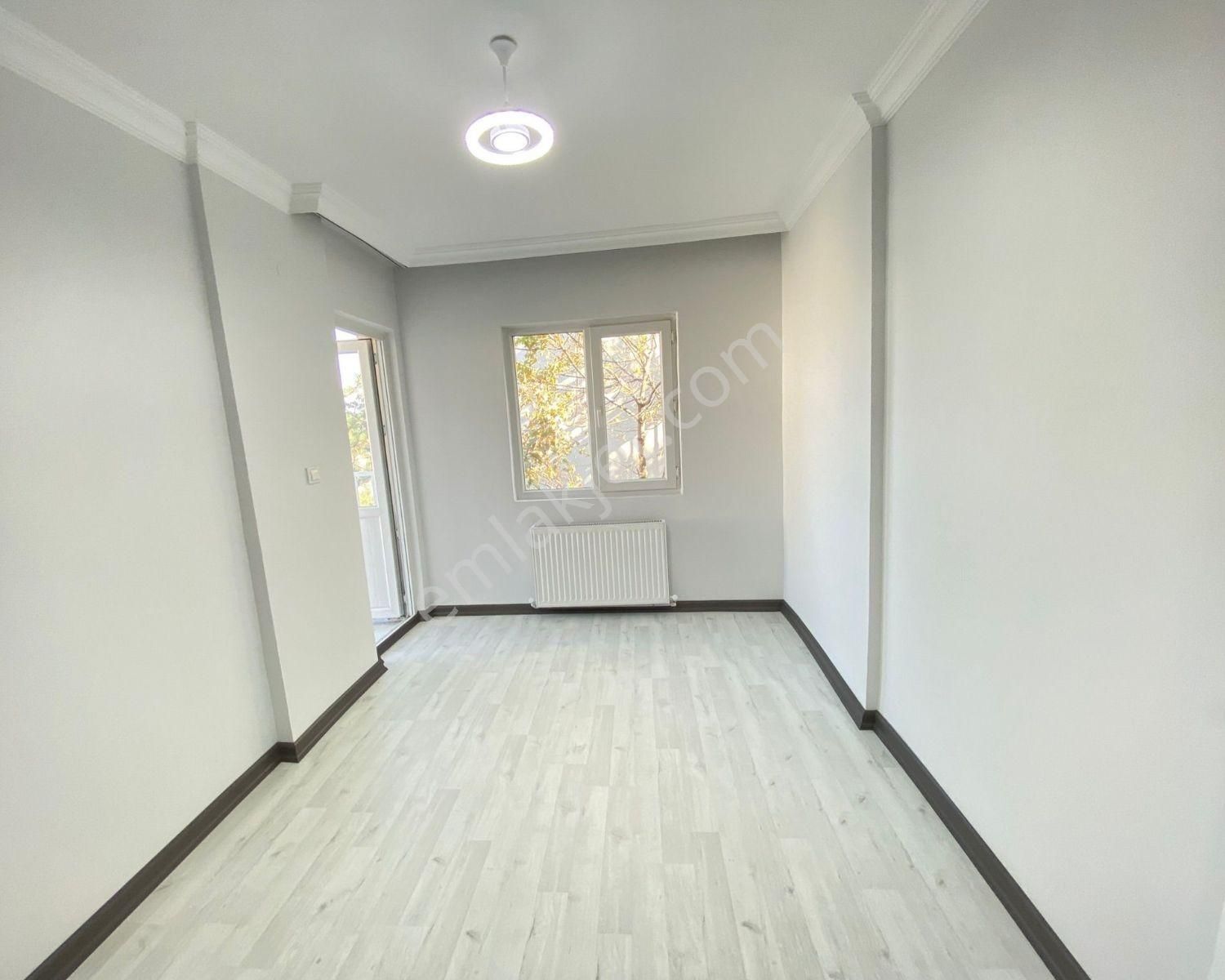 Cadde Üzerinde Hızlı Tren Ve 14. Cadde Yakınında 3+1 - Görsel 10