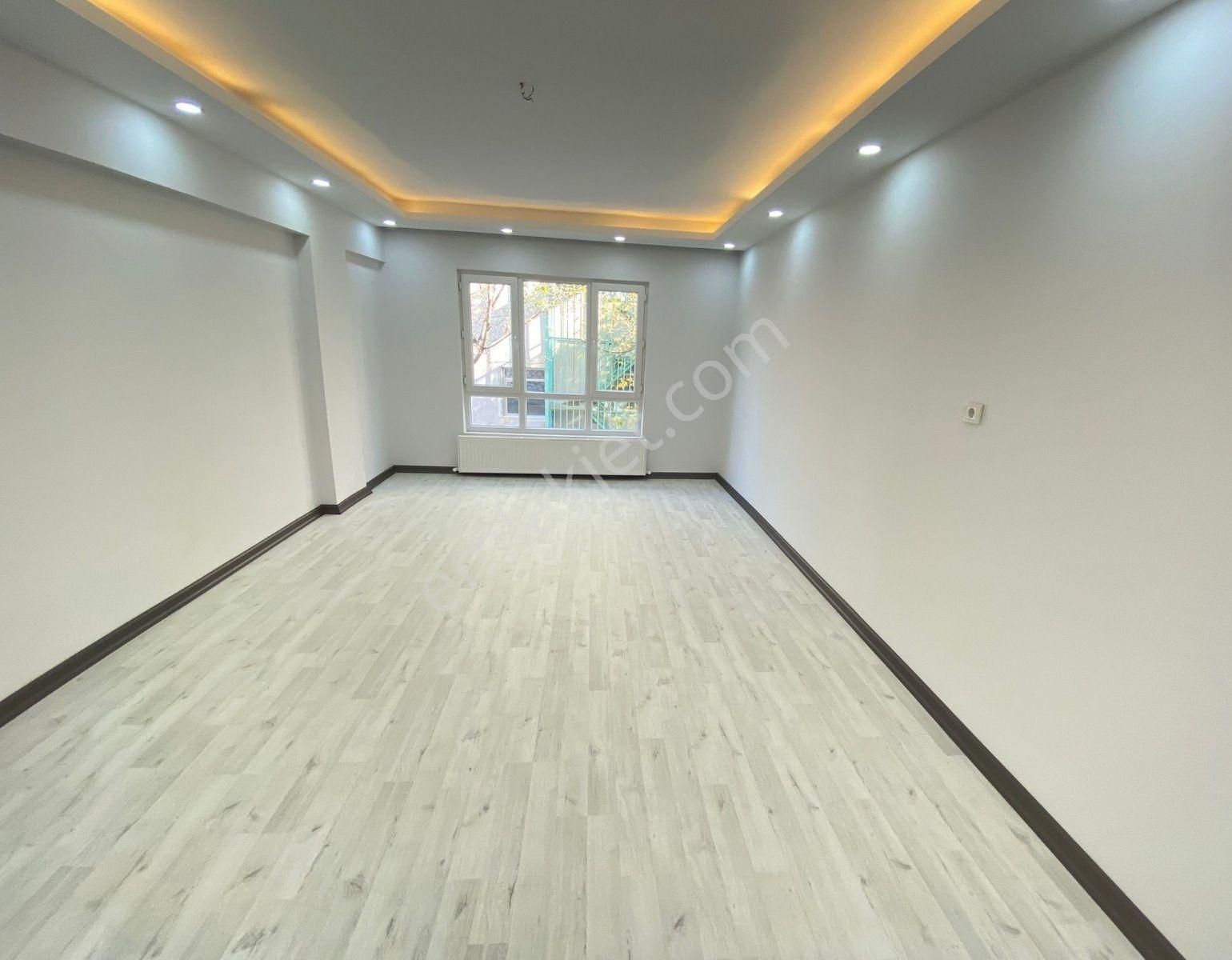 Cadde Üzerinde Hızlı Tren Ve 14. Cadde Yakınında 3+1 - Görsel 11