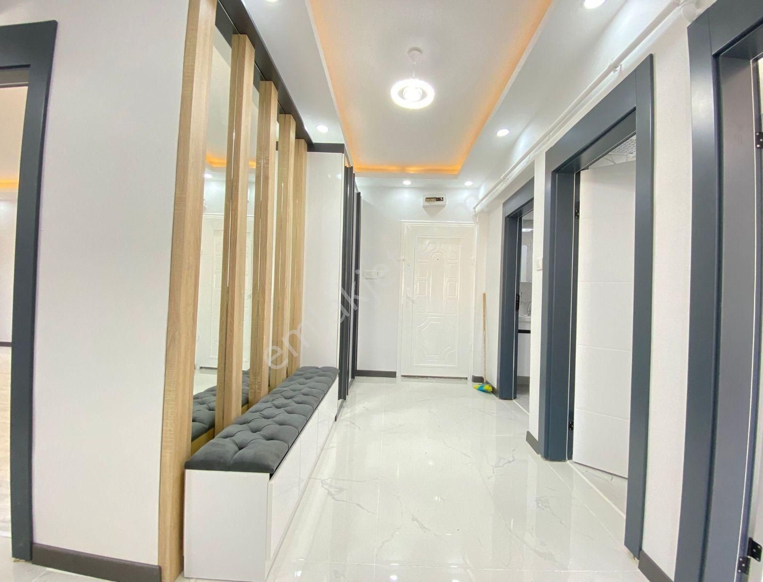 Cadde Üzerinde Hızlı Tren Ve 14. Cadde Yakınında 3+1 - Görsel 13