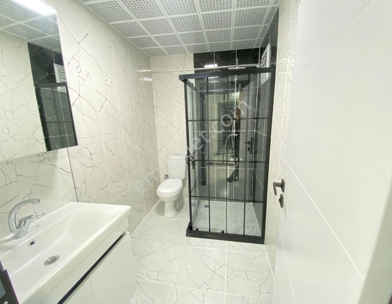 Cadde Üzerinde Hızlı Tren Ve 14. Cadde Yakınında 3+1 - Görsel 9