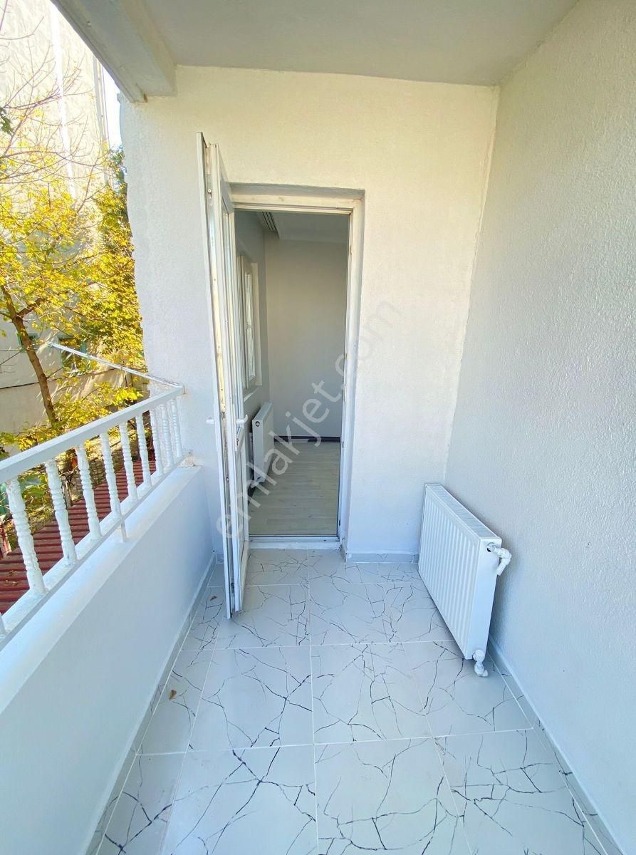 Cadde Üzerinde Hızlı Tren Ve 14. Cadde Yakınında 3+1 - Görsel 19