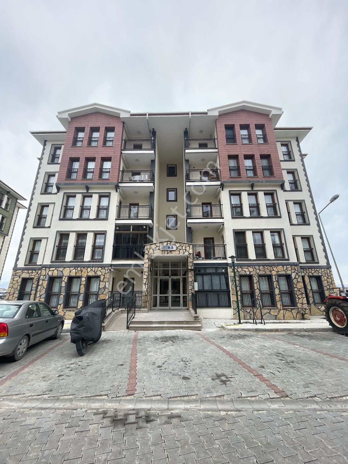 Afyon Üçok Emlaktan Battalgazi Mah Çetinkaya Toki De Satılık Arakat 2+1 Fırsat Daire - Görsel 2