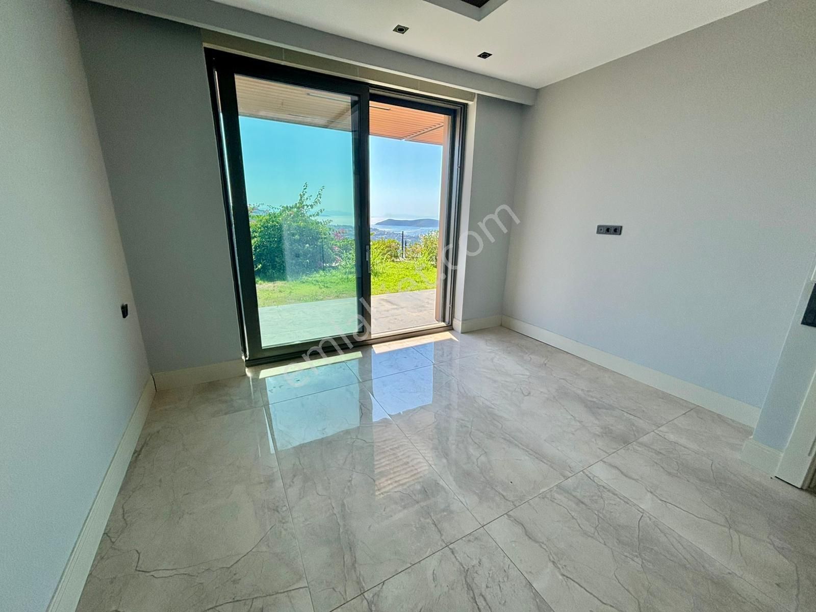 Yalıkavakta Deniz & Ada Manzaralı 750 M² Bahçeli Satılık Villa - Görsel 17