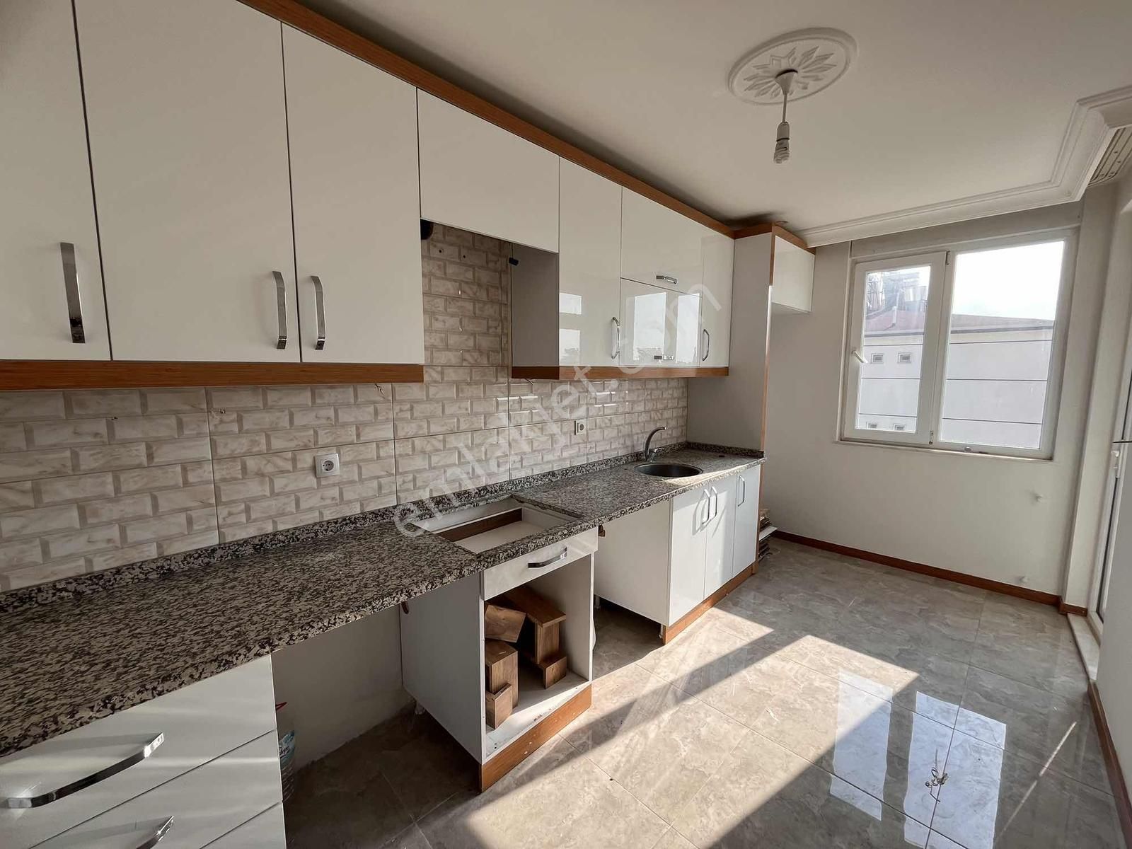 M. Akif Mah Katta Asansörlü Çatılı Masrafsız Daıre