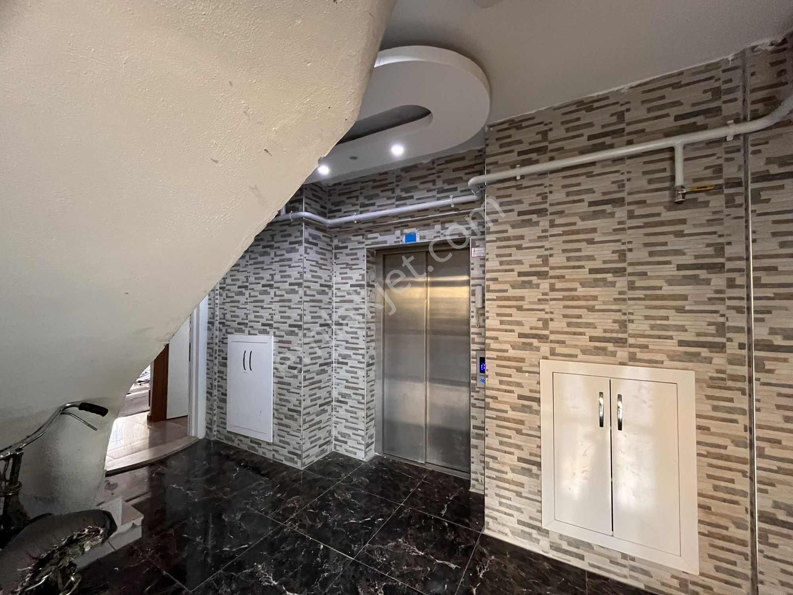 M. Akif Mah Katta Asansörlü Çatılı Masrafsız Daıre - Görsel 11